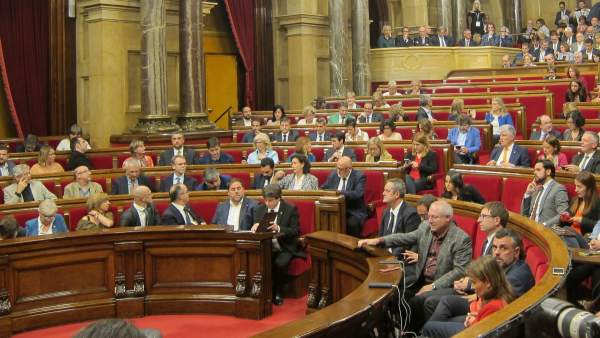 El pleno del Parlament antes de la declaración del president Carles Puigdemont. El pleno del Parlament antes de la declaración del president Carles Puigdemont.