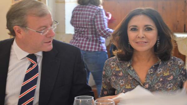 Antonio Sliván junto a Isabel Gemio. Antonio Sliván junto a Isabel Gemio.