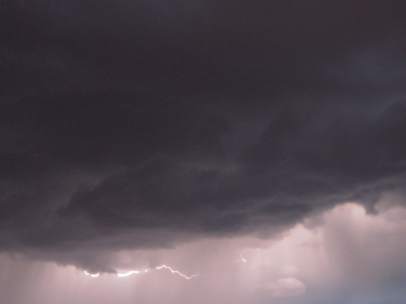 Tormenta, lluvia, cielo nuboso, rayos, tempestad, chubascos