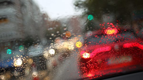 La lluvia 'emborrona' el tráfico en Madrid La lluvia 'emborrona' el tráfico en Madrid