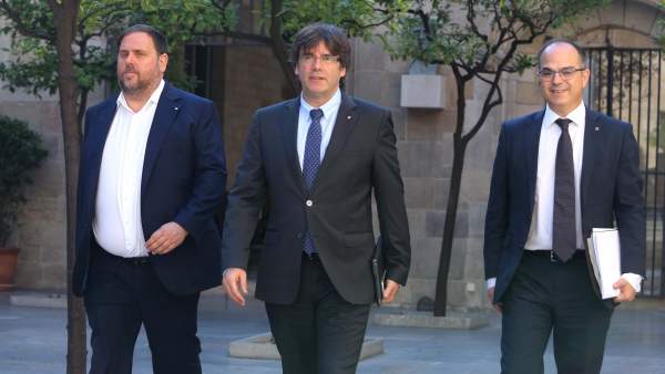 Junqueras, Puigdemont y Turull, antes de la reunión de Govern Junqueras, Puigdemont y Turull, antes de la reunión de Govern