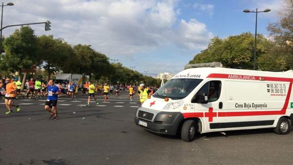 Ambulancia de la organización en la carrera Ambulancia de la organización en la carrera