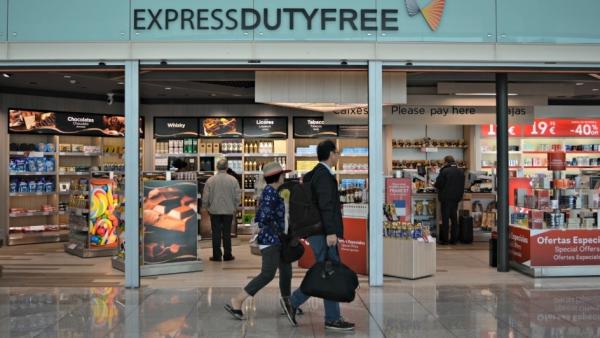 Tienda Duty Free en el Aeropuerto de Barcelona Tienda Duty Free en el Aeropuerto de Barcelona