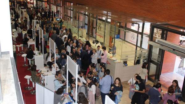 Estudiants i titulats es donen cita en el XII Fòrum d’Ocupació de la Universitat de València Estudiants i titulats es donen cita en el XII Fòrum d’Ocupació de la Universitat de València