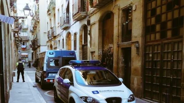 Operación contra dos 'narcopisos' en el Raval Operación contra dos 'narcopisos' en el Raval