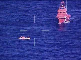 Patera con 56 subsaharianos localizada desde el avión Condor II del Frontex