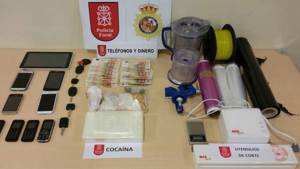 Droga y utensilios incautados Droga y utensilios incautados