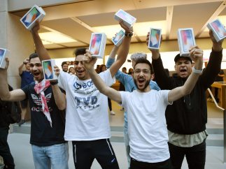 Celebrando que tienen un iPhone X