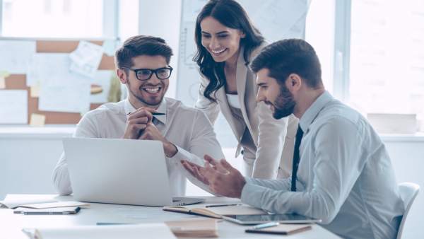 Muchos jóvenes españoles se considera demasiado cualificados para su trabajo Muchos jóvenes españoles se considera demasiado cualificados para su trabajo