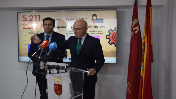 Foto/ El Consejero De Empleo Informa Del Paro De Octubre Foto/ El Consejero De Empleo Informa Del Paro De Octubre