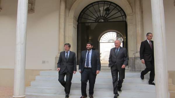Presidente de la CARM, Fernando López Miras, junto a directores de Bankia y BMN Presidente de la CARM, Fernando López Miras, junto a directores de Bankia y BMN