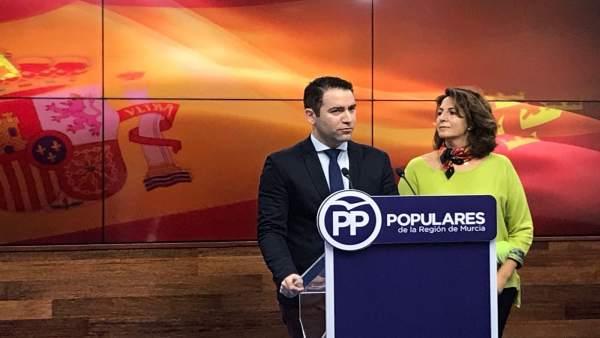 Teodoro García e Isabel Borrego, en rueda de prensa Teodoro García e Isabel Borrego, en rueda de prensa