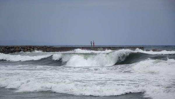 Olas, temporal, frío, lluvia, mar Olas, temporal, frío, lluvia, mar