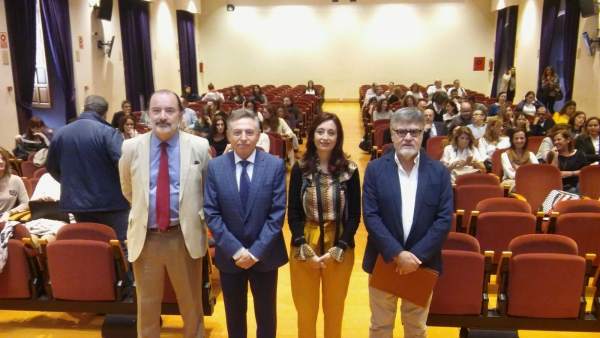 Autoridades en la inauguración del encuentro Autoridades en la inauguración del encuentro