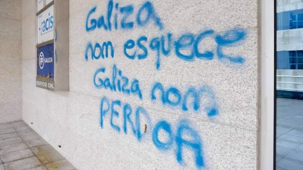 Pintadas en la sede del PPdeG Pintadas en la sede del PPdeG