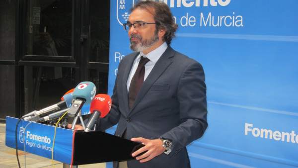 El consejero de Presidencia y Fomento, Pedro Rivera, en rueda de prensa El consejero de Presidencia y Fomento, Pedro Rivera, en rueda de prensa