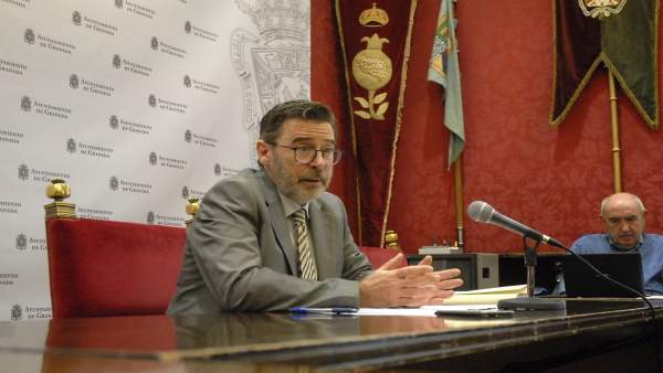 Baldomero Oliver, en rueda de prensa Baldomero Oliver, en rueda de prensa