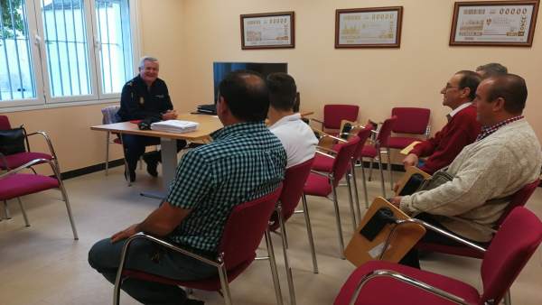 Asistentes a las clases de seguridad Asistentes a las clases de seguridad