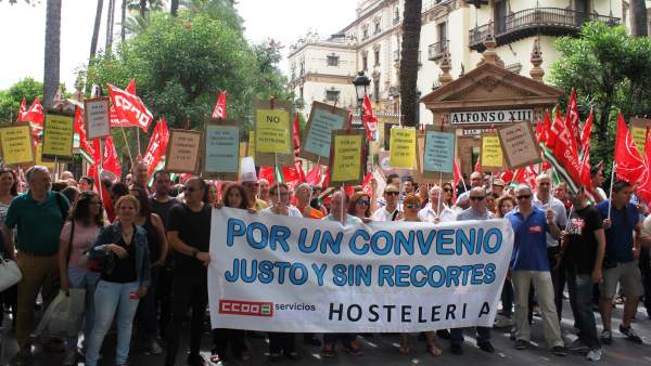 Nota De Prensa Y Foto De Ccoo De Sevilla. Marcha Para La Firma De Convenio De Ho Nota De Prensa Y Foto De Ccoo De Sevilla. Marcha Para La Firma De Convenio De Ho