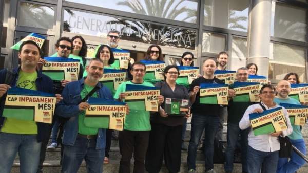 STEPV es concentra per a reclamar l'abonament de les nòmines d'octubre a més de 1.000 docents que no han cobrat STEPV es concentra per a reclamar l'abonament de les nòmines d'octubre a més de 1.000 docents que no han cobrat
