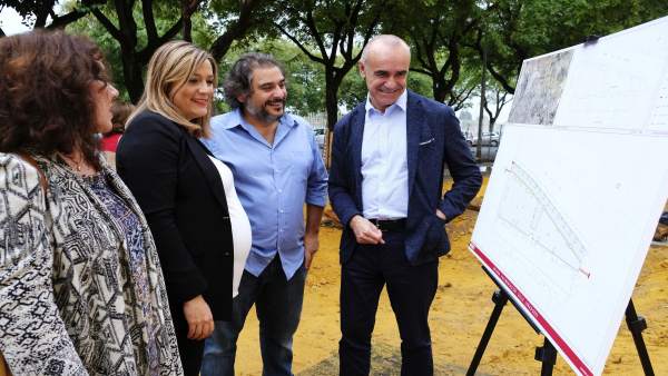 El Ayuntamiento de Sevilla reurbaniza la calle Leñadores en Pino Montano El Ayuntamiento de Sevilla reurbaniza la calle Leñadores en Pino Montano