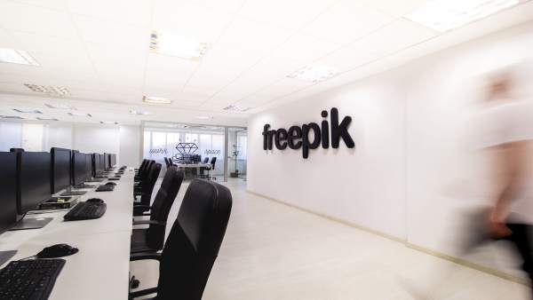 Instalaciones de la empersa malagueña Freepik en Málaga diseño tecnología líder Instalaciones de la empersa malagueña Freepik en Málaga diseño tecnología líder