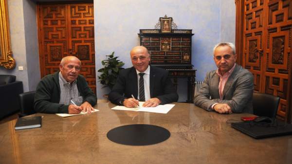 Firma de convenio entre la Diputación y Palenciana Firma de convenio entre la Diputación y Palenciana