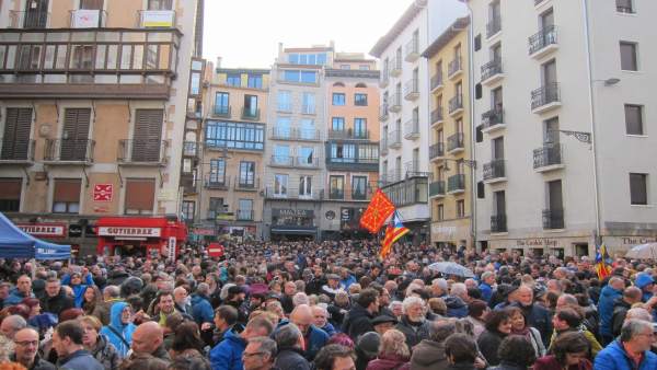 Concentración en Pamplona en protesta por la detención de miembros del Govern Concentración en Pamplona en protesta por la detención de miembros del Govern