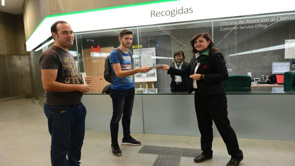 Usuarios y operarios del metro Usuarios y operarios del metro