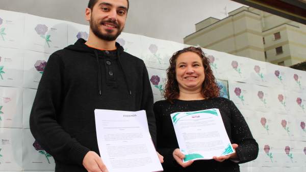 Héctor Piernavieja y la concejala de Somos Mieres, Patricia García. Héctor Piernavieja y la concejala de Somos Mieres, Patricia García.