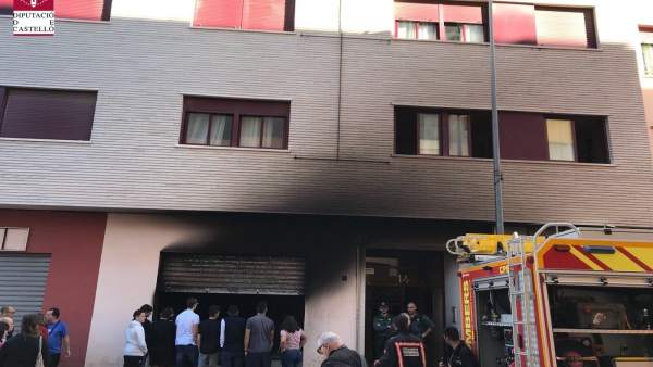 El fuego ha calcinado también el exterior de la vivienda El fuego ha calcinado también el exterior de la vivienda