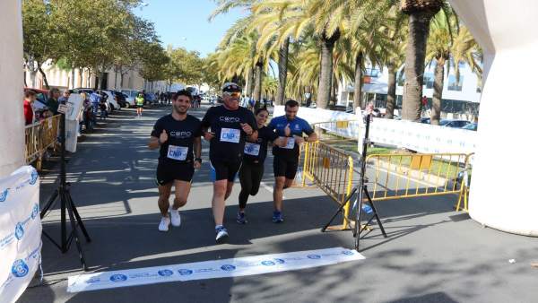 Participantes en carrera solidaria en Huelva Participantes en carrera solidaria en Huelva