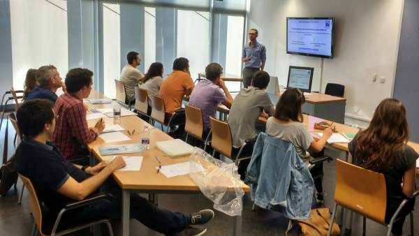Estudiantes en una universidad pública valenciana Estudiantes en una universidad pública valenciana