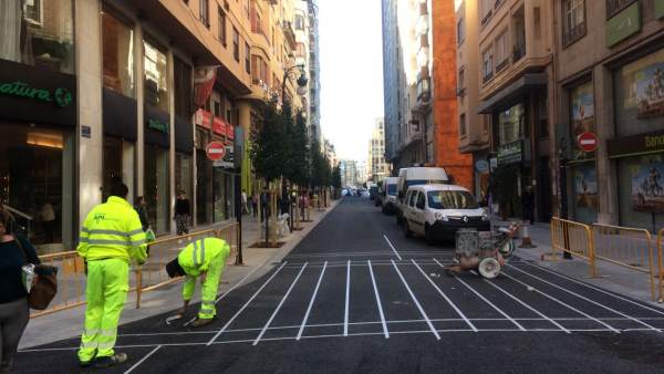 La calle San Vicente reabre al tráfico La calle San Vicente reabre al tráfico