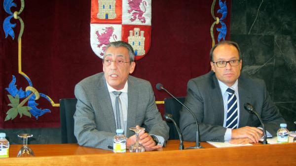 Bienvenido Mena (i) y Carlos Raúl de Pablos (d) Bienvenido Mena (i) y Carlos Raúl de Pablos (d)