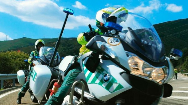 Guardi Civil montada en moto Guardi Civil montada en moto