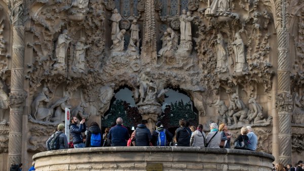 Turistas en la Sagrada Familia Turistas en la Sagrada Familia