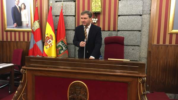 Javier Lacalle en el pleno del Ayuntamiento de Burgos Javier Lacalle en el pleno del Ayuntamiento de Burgos