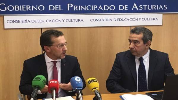 El consejero de Educación y el presidente del Consejo Escolar El consejero de Educación y el presidente del Consejo Escolar