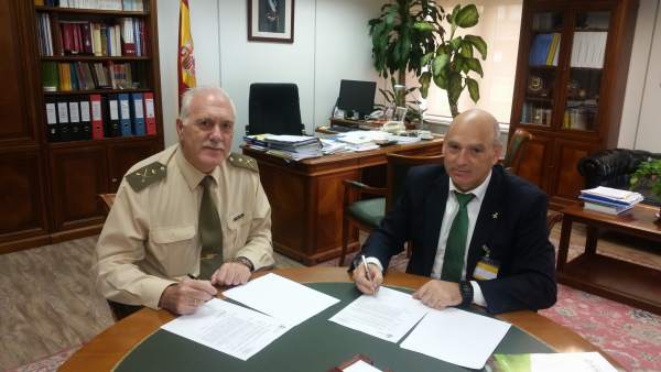 Joaquín Pérez íñigo y César Romero, en la firma del acuerdo en Madrid Joaquín Pérez íñigo y César Romero, en la firma del acuerdo en Madrid