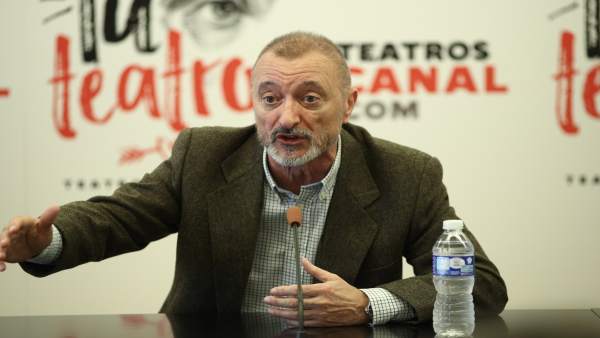Arturo Pérez-Reverte presenta El pintor de batallas Arturo Pérez-Reverte presenta El pintor de batallas