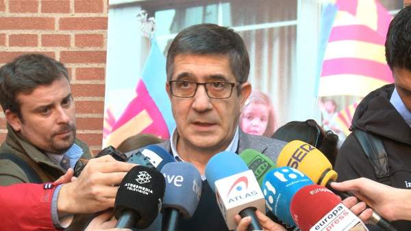 Patxi López sobre Catalunya: "Assistim a un teatre penós. M'agrada més que cadascun assumisca la responsabilitat" Patxi López sobre Catalunya: "Assistim a un teatre penós. M'agrada més que cadascun assumisca la responsabilitat"