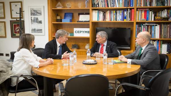 Reunión entre el alcalde de Zaragoza y responsables de CEPYME-Aragón. Reunión entre el alcalde de Zaragoza y responsables de CEPYME-Aragón.