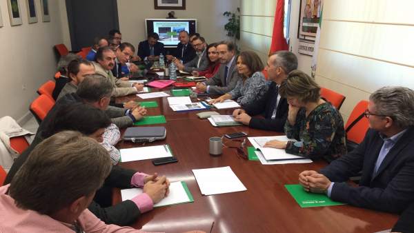 Reunión de López con constructores, promotores y empresarios jiennenses. Reunión de López con constructores, promotores y empresarios jiennenses.
