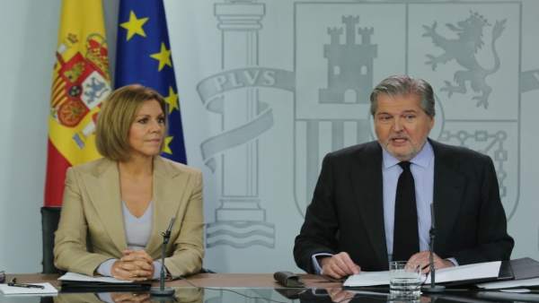 Rueda de prensa de Cospedal e Iñigo Méndez de Vigo tras el Consejo de Ministros Rueda de prensa de Cospedal e Iñigo Méndez de Vigo tras el Consejo de Ministros