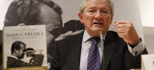 Fernando Ónega presenta su libro.