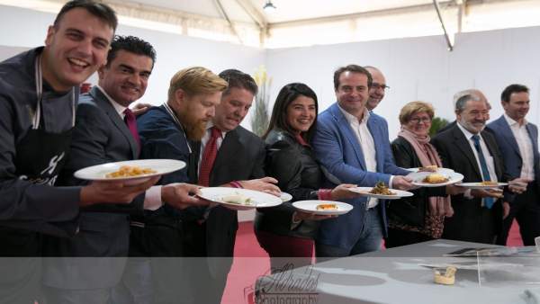 Sevilla sabe a tapa. Sevilla sabe a tapa.