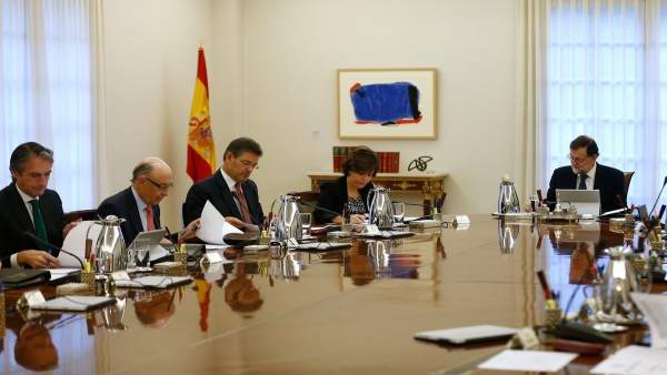 Catalá, junto a otros ministros y el presidente en un Consejo de Ministros Catalá, junto a otros ministros y el presidente en un Consejo de Ministros