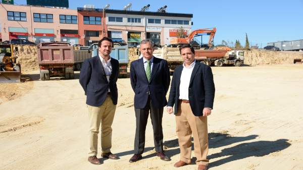 Acto de colocación de la primera piedra del proyecto 'Cartuja III' en Tomares Acto de colocación de la primera piedra del proyecto 'Cartuja III' en Tomares