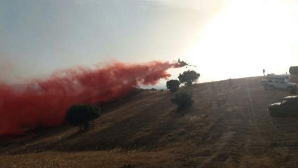 Una avioneta del Infoca actúa en el límite del campo de tiro de Cerro Muriano Una avioneta del Infoca actúa en el límite del campo de tiro de Cerro Muriano